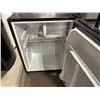 Image 2 : HAMILTON BEACH BLACK ELECTRIC COUNTER TOP REFRIGERATOR