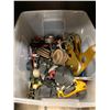 Image 2 : RUBBERMAID CONTAINER OF STRAPS & PULLEYS