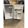 Image 2 : WHITE MASTER CHEF BAR FRIDGE