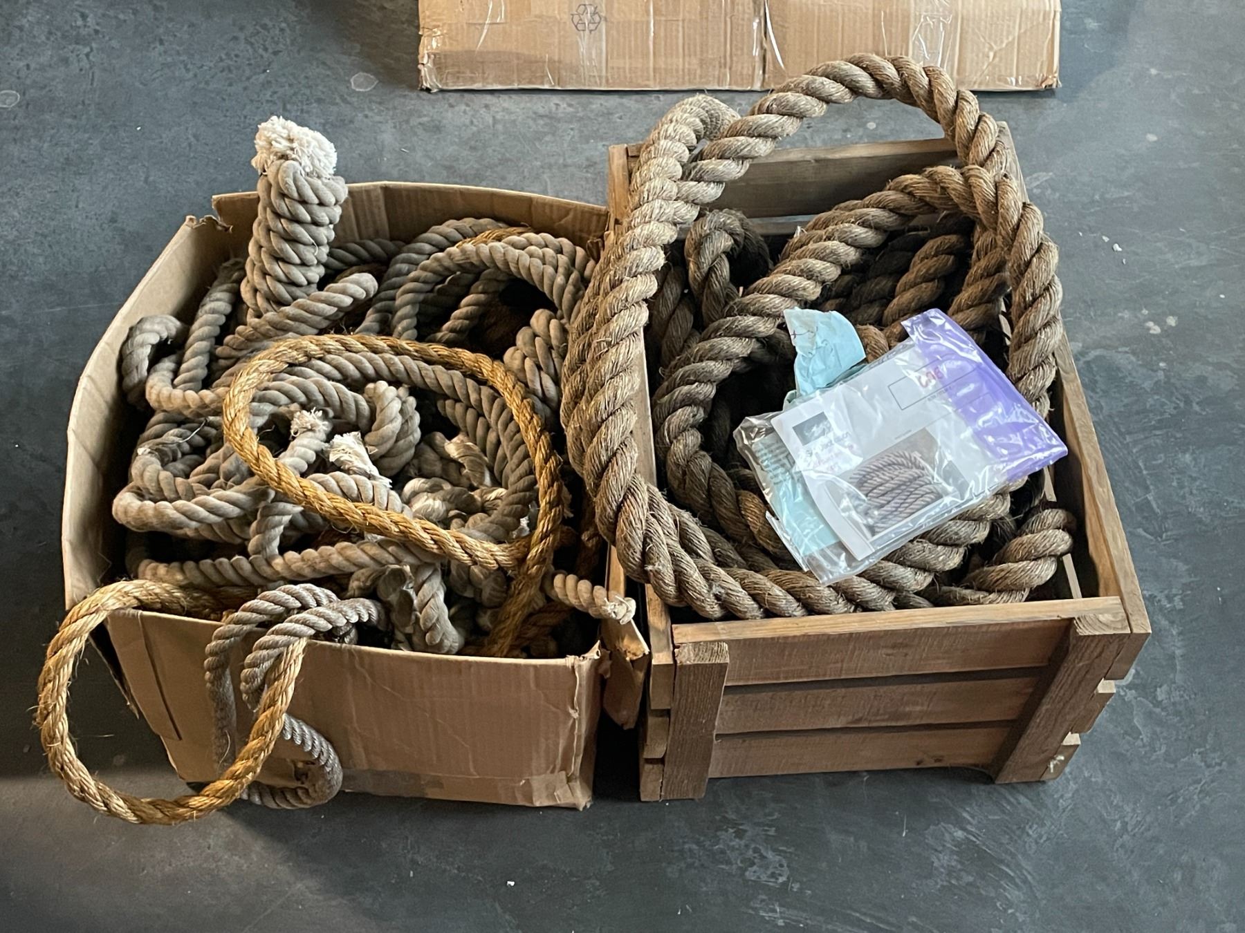 Box Ang Two Ropes 2 boxes of ropes (1 wooden crate)