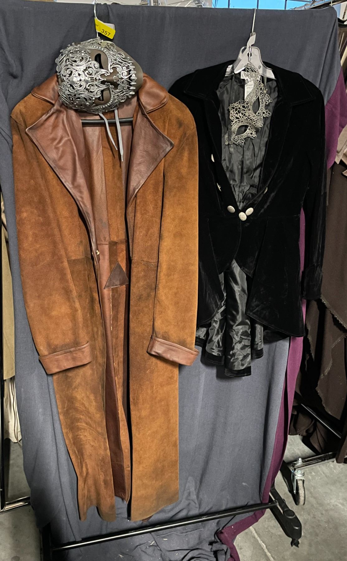 Legends Of Tomorrow - Velvet black blazer & mask Chic star (Size: 40 ...