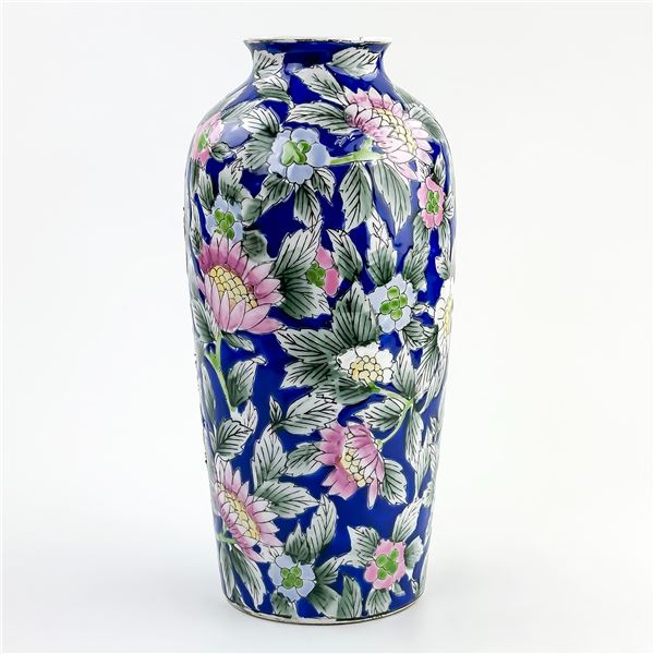 COBALT BLUE & FLORAL THEMED CHINESE FLOWER VASE