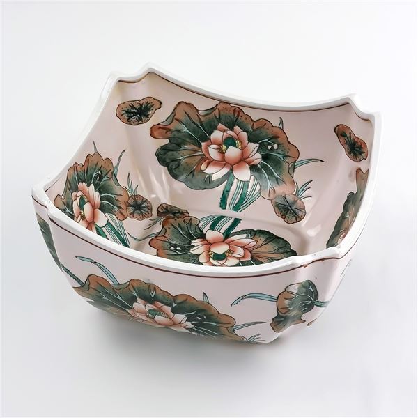 HAND PAINTED MACAU / MACAU-LIKE PORCELAIN BOWL