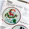 Image 3 : BERNAT HOLIDAY HOOPS - MRS SNOWMAN CRAFT KIT