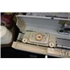 Image 8 : Silver-Reed SK-322 knitting machine in case, appears complete, but not confirmed and a tray lot of k