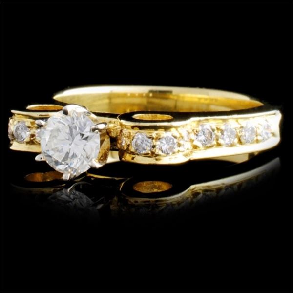 0.92ctw Diamond Ring in 18K Gold