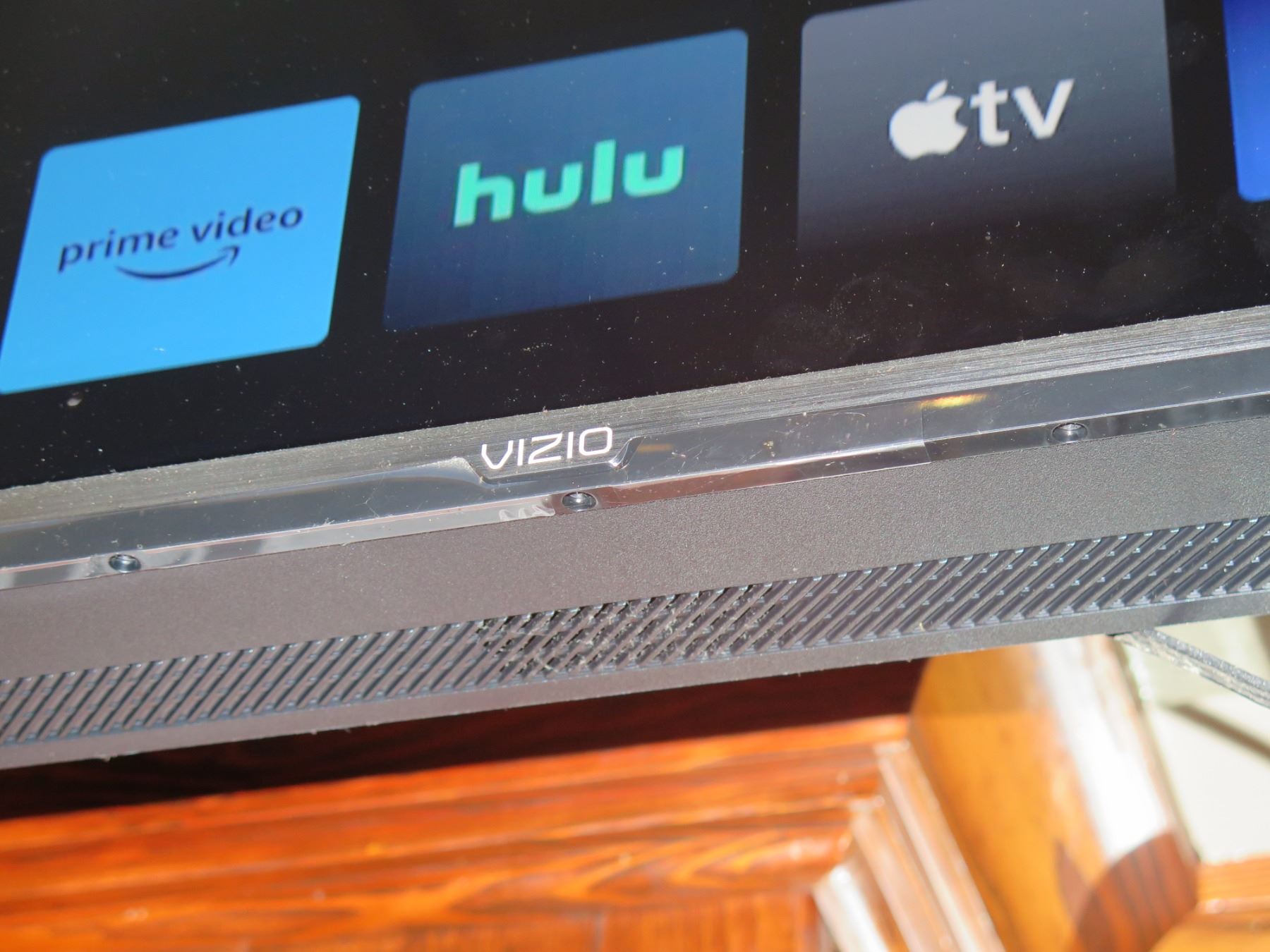 VIZIO V585-H11 Class V-Series LED 4K UHD SmartCast TV Display (mount ...