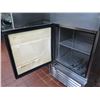 Image 8 : True TS-23F-2 One Section Solid Half Door Reach-In Refrigerator