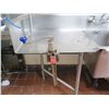 Image 2 : Sink w/ 2 Drainboards, Undershelf & Top Rack