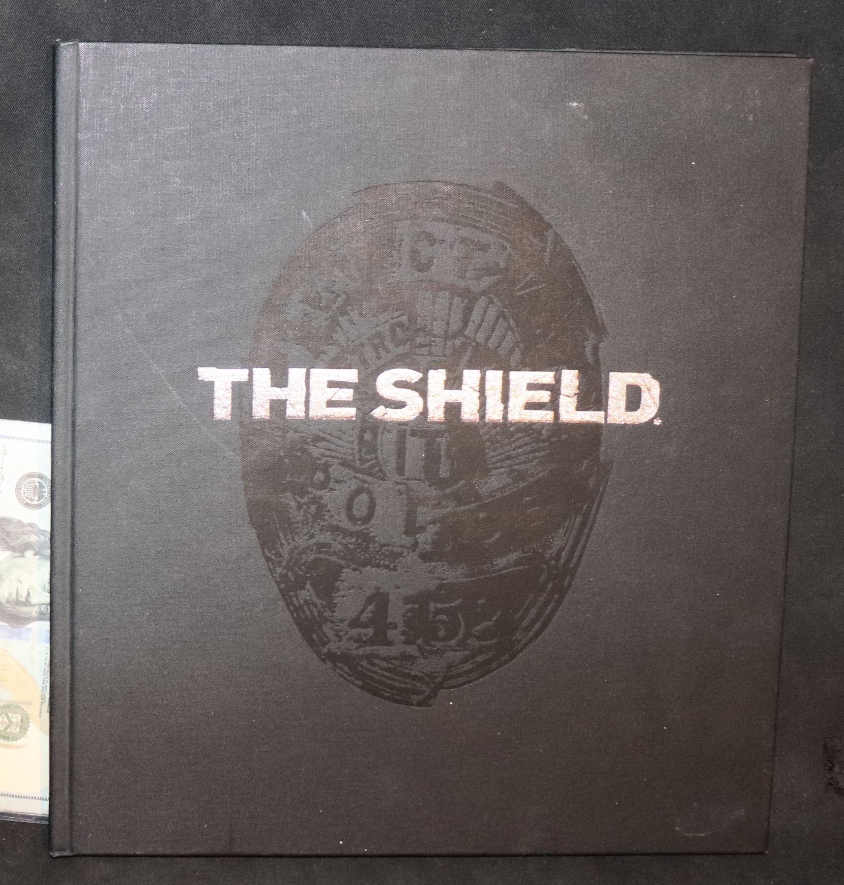 The shield cast crew wrap book with story lines and ratings