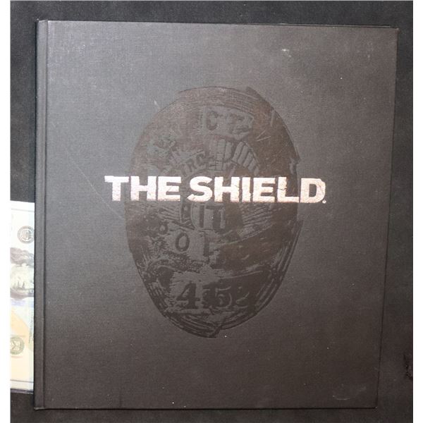 ZZ THE SHIELD CAST & CREW WRAP BOOK WITH STORY LINES AND RATINGS