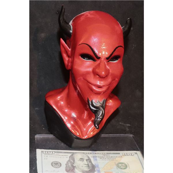 SCREAM QUEENS RED DEVIL MAQUETTE & PAINT MASTER