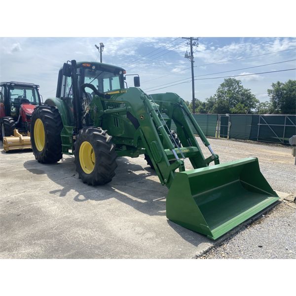 2015 JOHN DEERE 6105M Farm Tractor