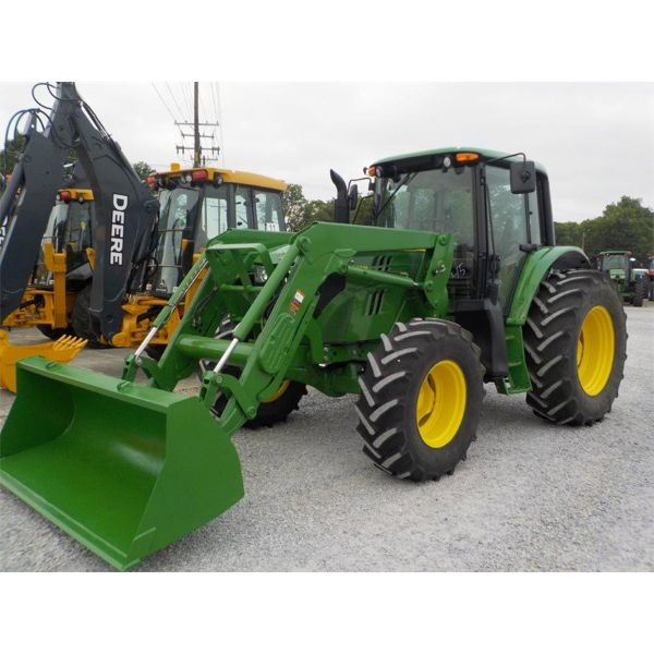 2014 JOHN DEERE 6105M Farm Tractor