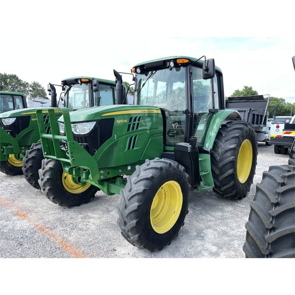2015 JOHN DEERE 6105M Farm Tractor
