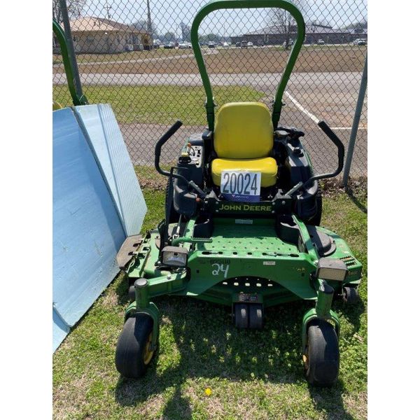 JOHN DEERE ZERO TURN Lawn Mower
