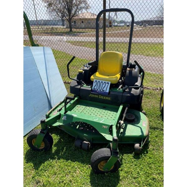 JOHN DEERE 757 ZERO TURN Lawn Mower