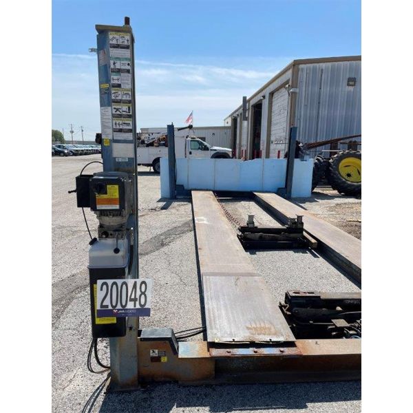 FOUR POST VEHICLE LIFT