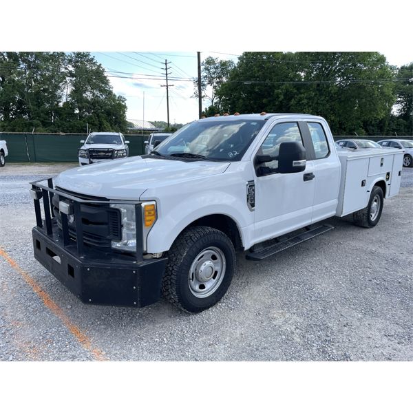 2017 FORD F350 XL Service / Mechanic Truck