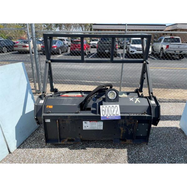 BOBCAT MULCHING HEAD & BROOM