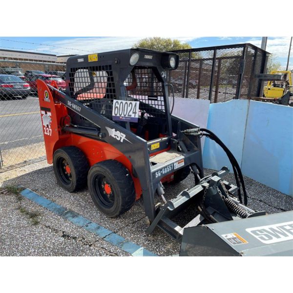 THOMAS 137 Skid Steer Loader - Wheel