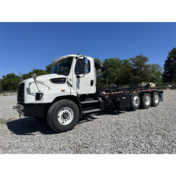 2023 FREIGHTLINER 114SD Roll Off Truck