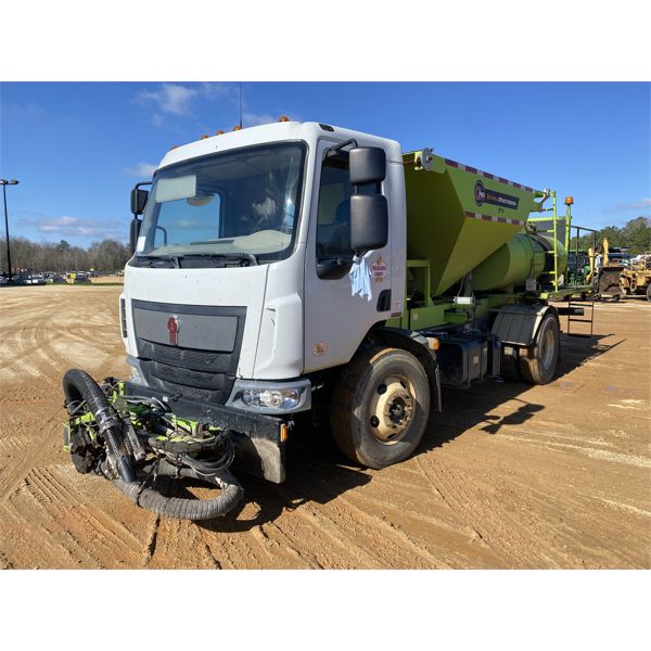 2018 KENWORTH T370 POT HOLE PATCH / Asphalt Distributor Truck