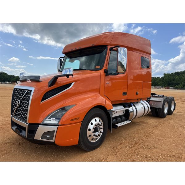 2019 VOLVO VNL64T Sleeper Truck