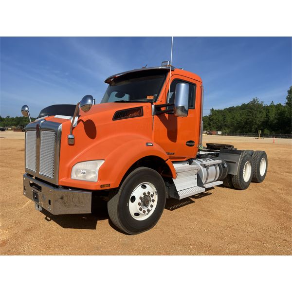 2020 KENWORTH T880 Day Cab Truck