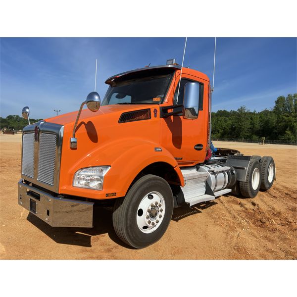 2020 KENWORTH T880 Day Cab Truck