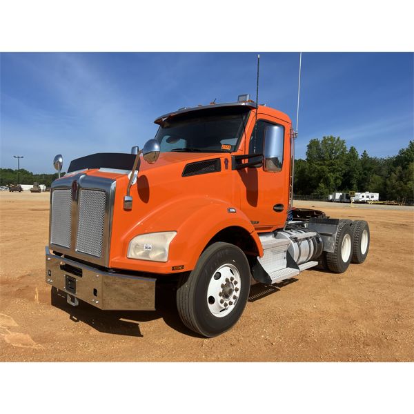 2020 KENWORTH T880 Day Cab Truck
