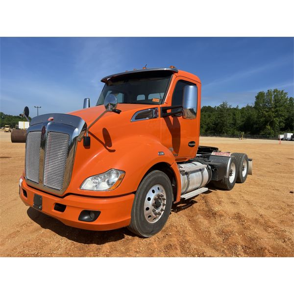 2020 KENWORTH T680 Day Cab Truck
