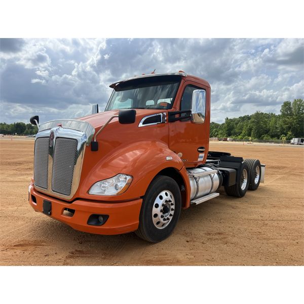 2020 KENWORTH T680 Day Cab Truck