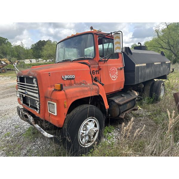 1990 FORD L8000 Water Truck