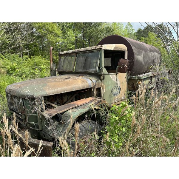 AM GENERAL M35A2 Military Truck