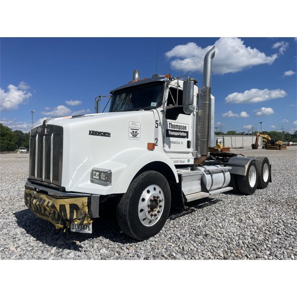 2008 KENWORTH T800 Day Cab Truck
