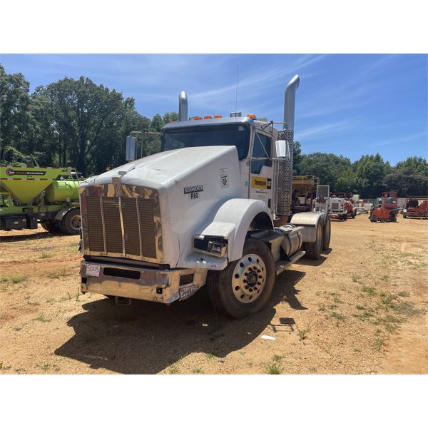 2008 KENWORTH T800 Day Cab Truck