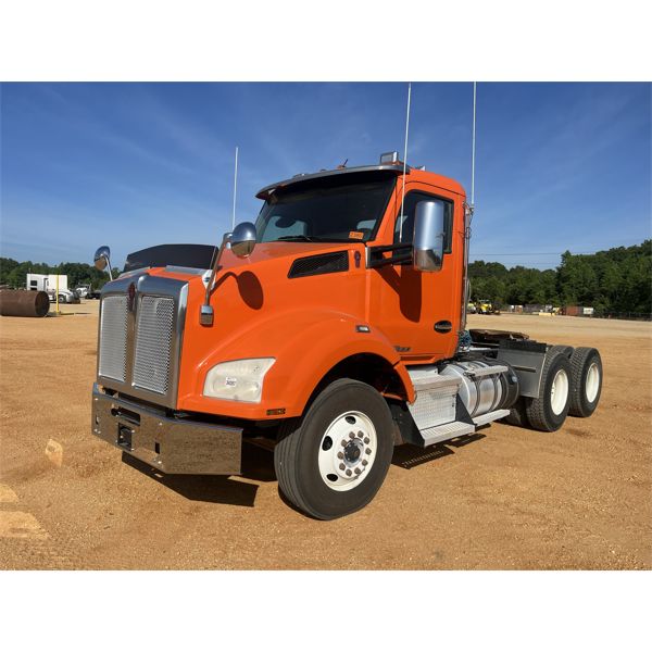 2020 KENWORTH T880 Day Cab Truck