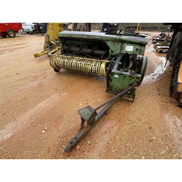 JOHN DEERE 346 SQUARE Baler