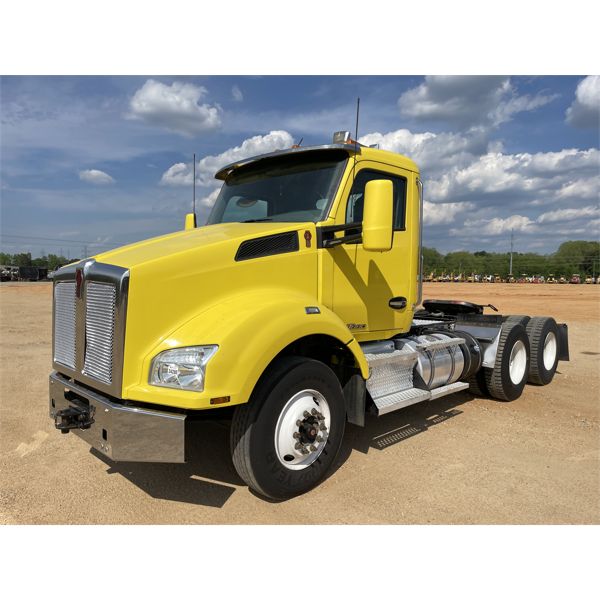 2019 KENWORTH T880 Day Cab Truck