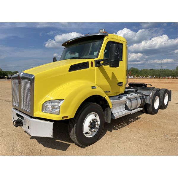 2019 KENWORTH T880 Day Cab Truck