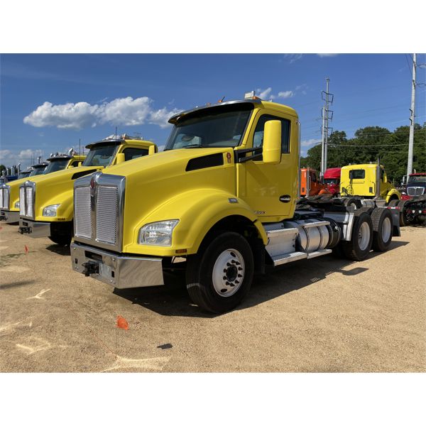 2019 KENWORTH T880 Day Cab Truck