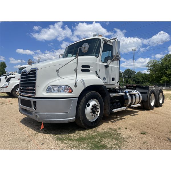 2016 MACK CXU613 Day Cab Truck