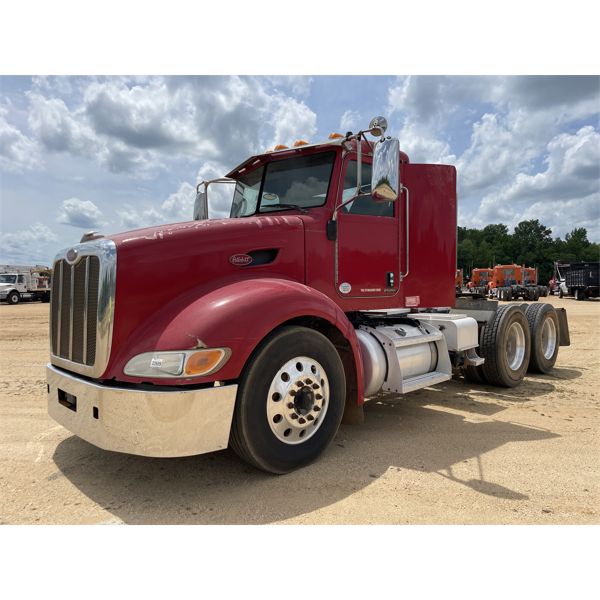 2013 PETERBILT 386 Day Cab Truck