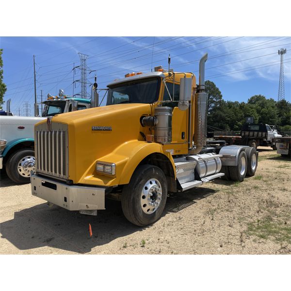 2018 KENWORTH T800 Day Cab Truck