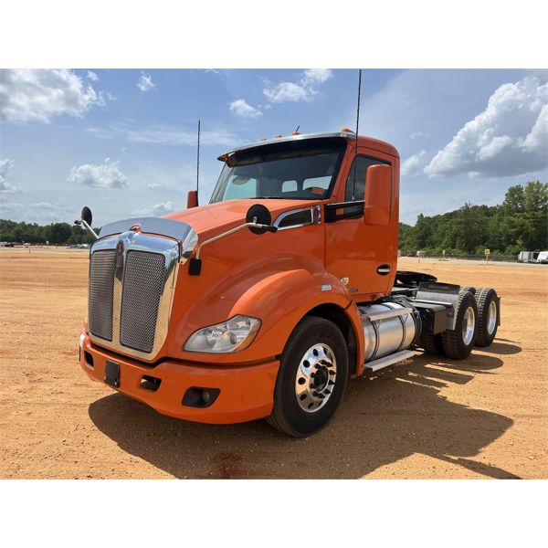 2019 KENWORTH T680 Day Cab Truck