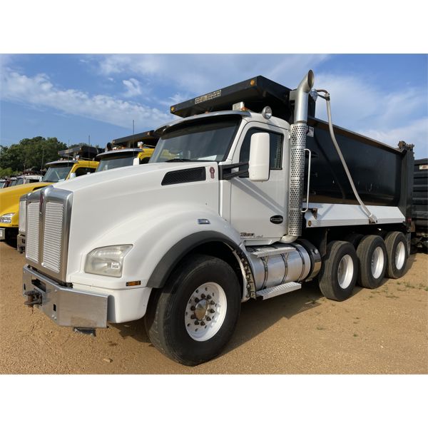 2017 KENWORTH T880 Dump Truck