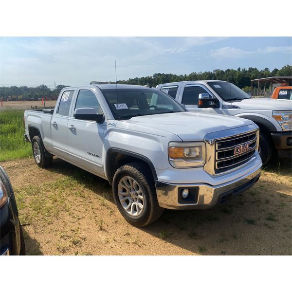 2015 GMC SIERRA Z71 Pickup Truck