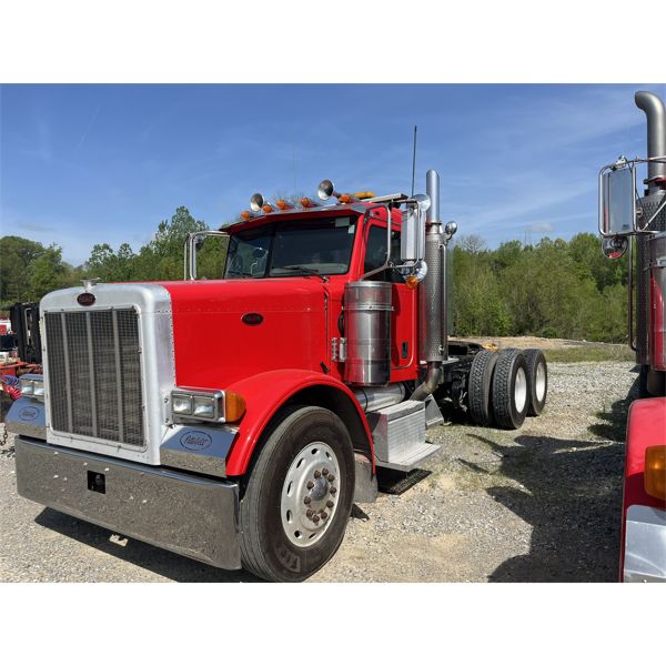 2007 PETERBILT 388 Day Cab Truck