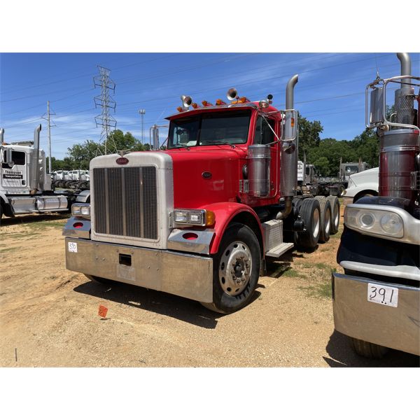 2002 PETERBILT 378 Day Cab Truck